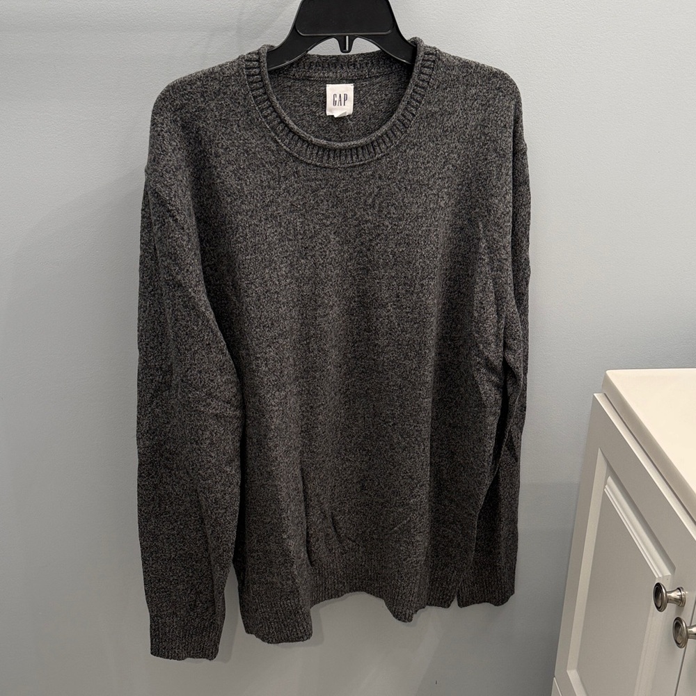GAP Men's Gray Crewneck Sweater